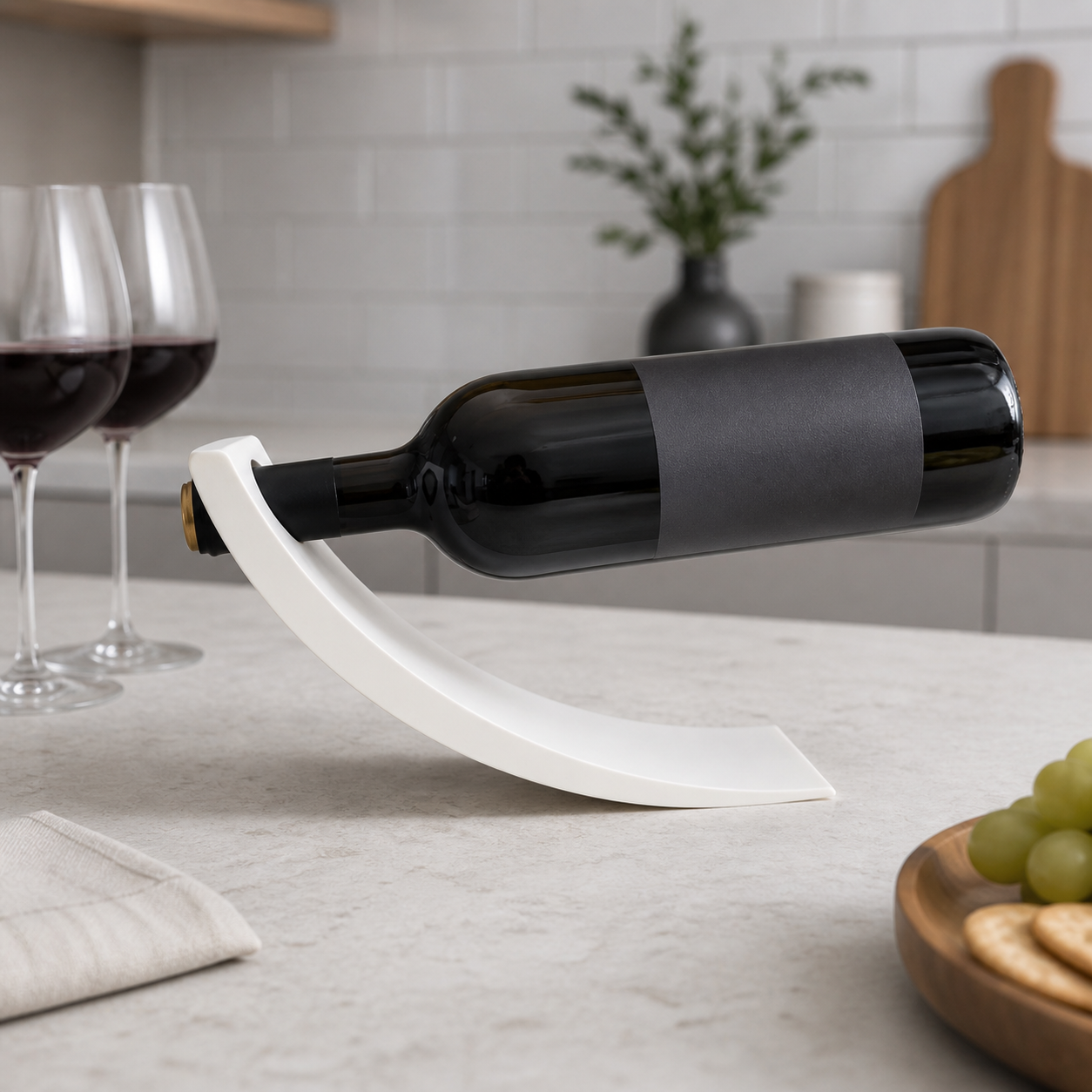 Suporte Cinético para Garrafa de Vinho — Equilibra, Balança e Impressiona