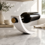 Suporte Cinético para Garrafa de Vinho — Equilibra, Balança e Impressiona