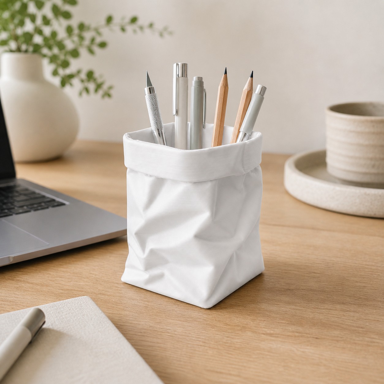 Porta-Canetas Sacola de Papel — Design Criativo para Sua Mesa